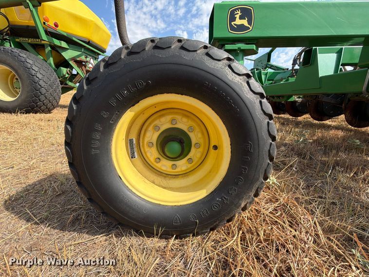 image for item EW8885 John Deere 1890 air seeder