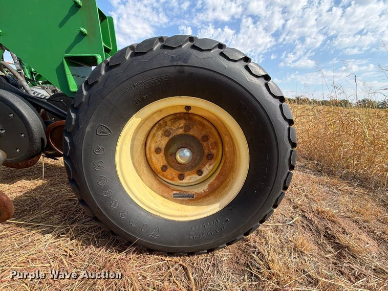 image for item EW8885 John Deere 1890 air seeder