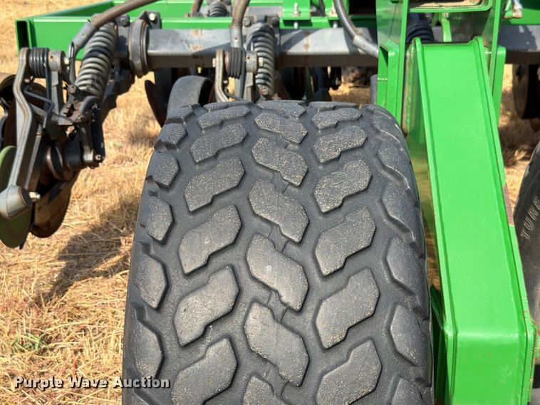 image for item EW8885 John Deere 1890 air seeder