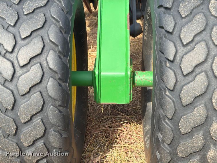 image for item EW8885 John Deere 1890 air seeder