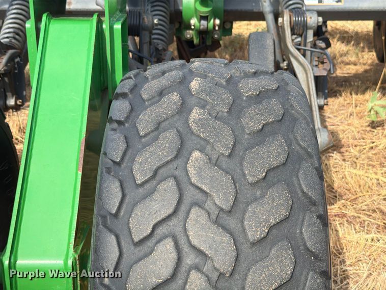 image for item EW8885 John Deere 1890 air seeder