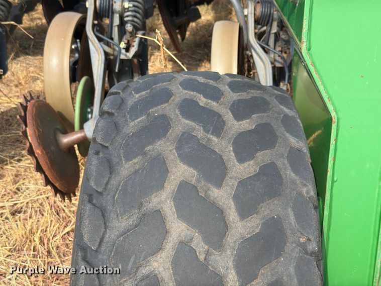 image for item EW8885 John Deere 1890 air seeder