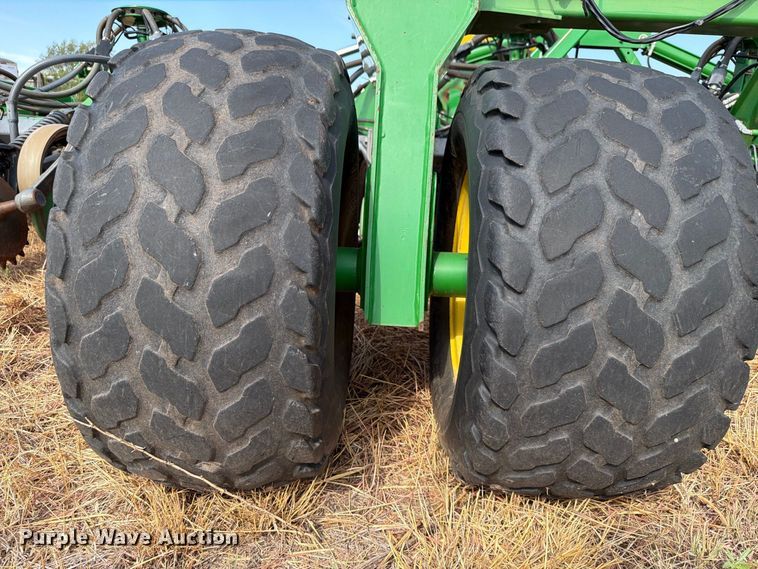 image for item EW8885 John Deere 1890 air seeder