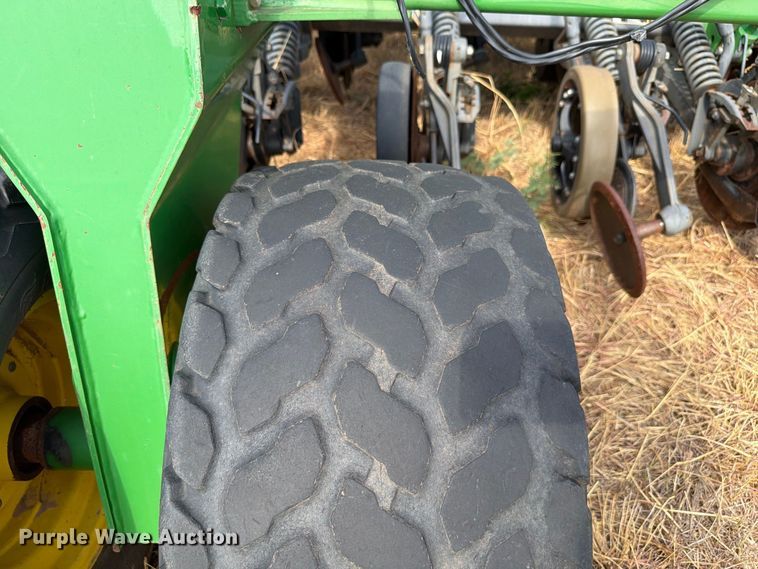image for item EW8885 John Deere 1890 air seeder