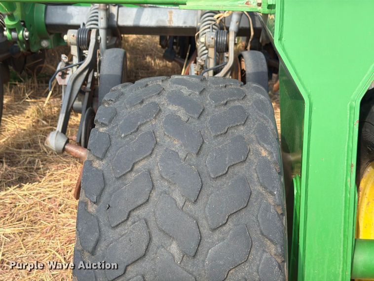 image for item EW8885 John Deere 1890 air seeder