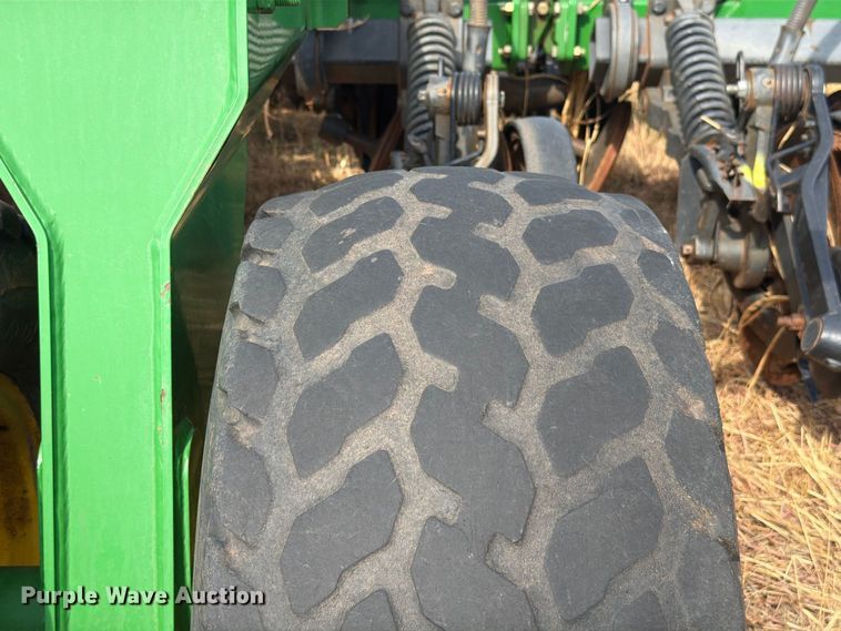 image for item EW8885 John Deere 1890 air seeder