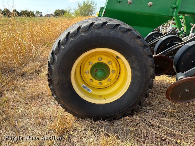 image for item EW8885 John Deere 1890 air seeder