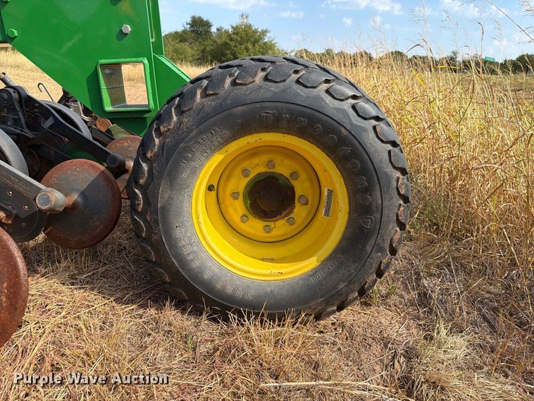 image for item EW8885 John Deere 1890 air seeder