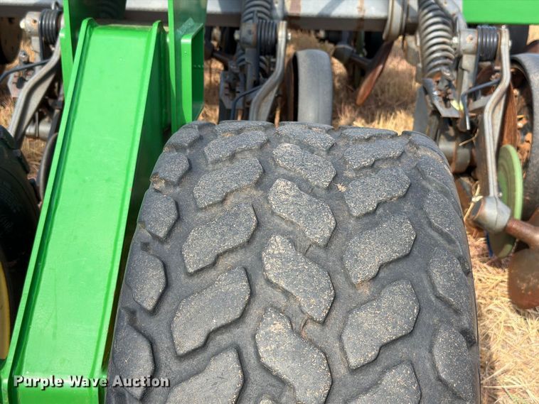 image for item EW8885 John Deere 1890 air seeder