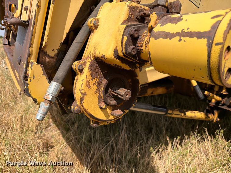 image for item EW8893 1986 New Holland TR86 combine
