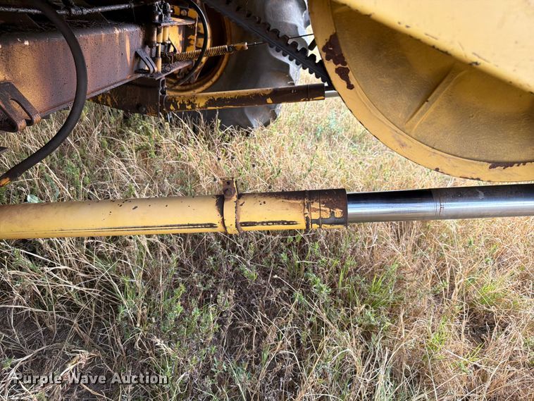 image for item EW8893 1986 New Holland TR86 combine