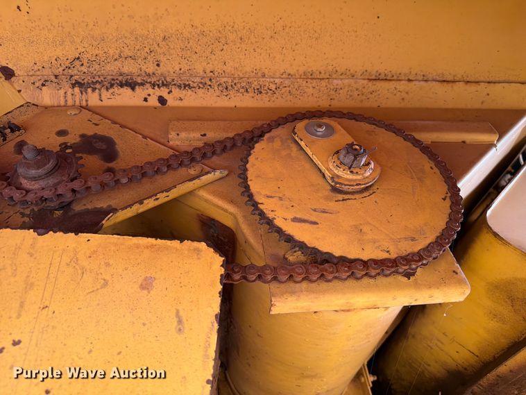 image for item EW8893 1986 New Holland TR86 combine
