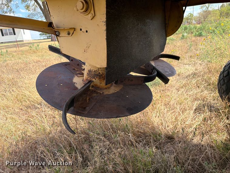 image for item EW8893 1986 New Holland TR86 combine