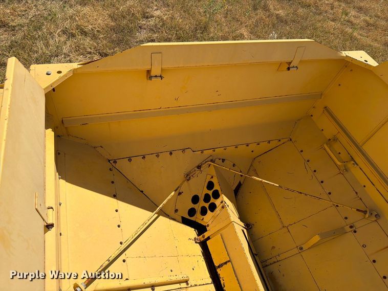 image for item EW8893 1986 New Holland TR86 combine