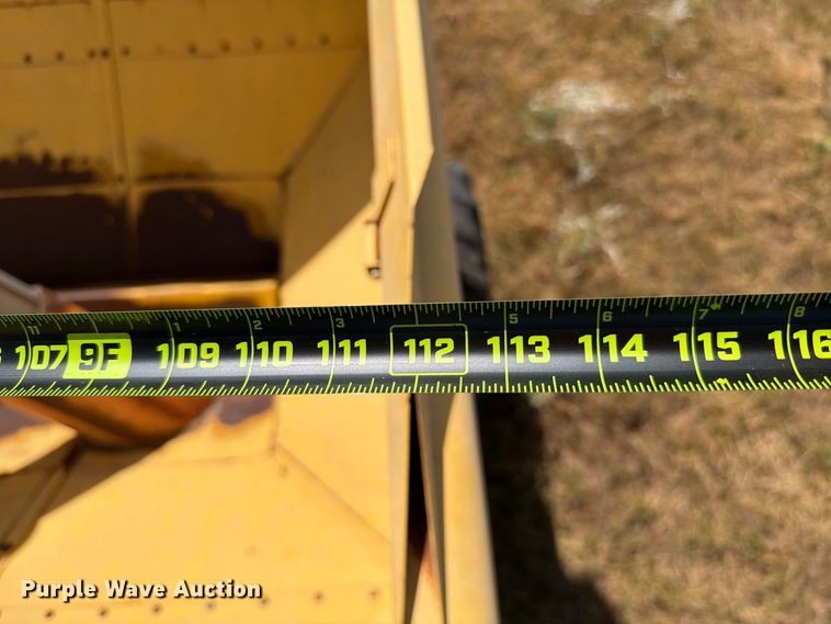 image for item EW8893 1986 New Holland TR86 combine