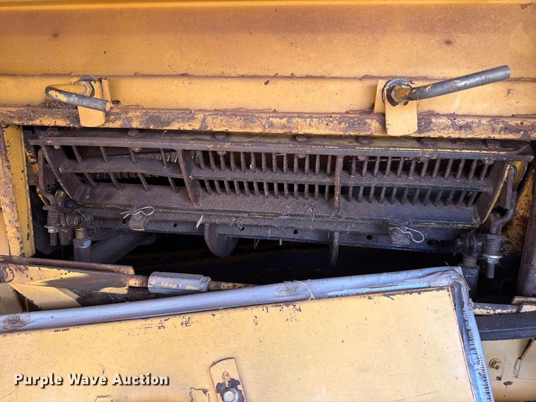 image for item EW8893 1986 New Holland TR86 combine