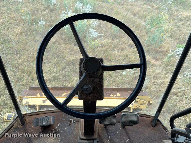 image for item EW8893 1986 New Holland TR86 combine