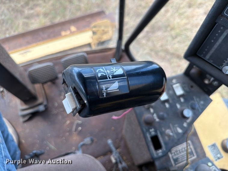 image for item EW8893 1986 New Holland TR86 combine