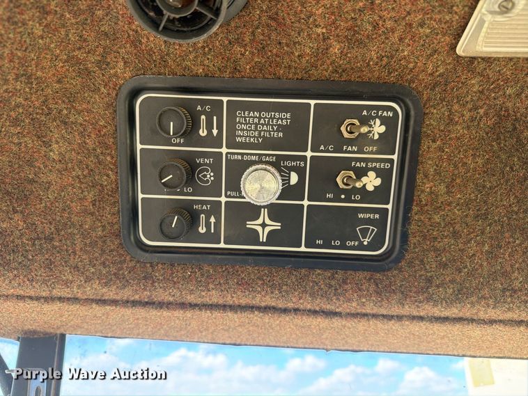 image for item EW8893 1986 New Holland TR86 combine