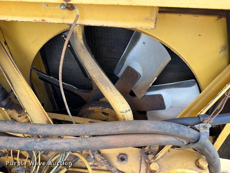 image for item EW8893 1986 New Holland TR86 combine
