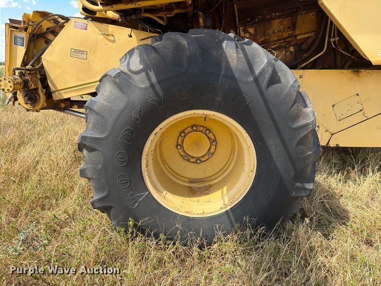 image for item EW8893 1986 New Holland TR86 combine