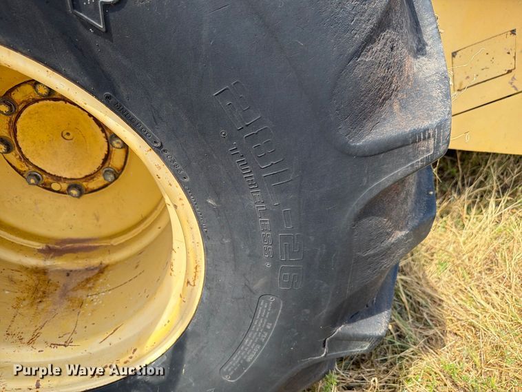image for item EW8893 1986 New Holland TR86 combine