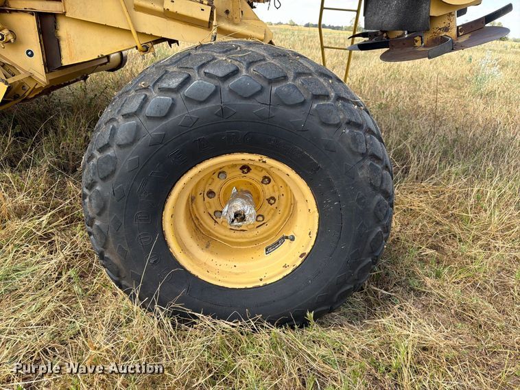 image for item EW8893 1986 New Holland TR86 combine