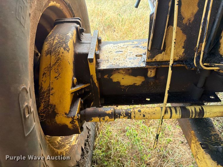 image for item EW8893 1986 New Holland TR86 combine