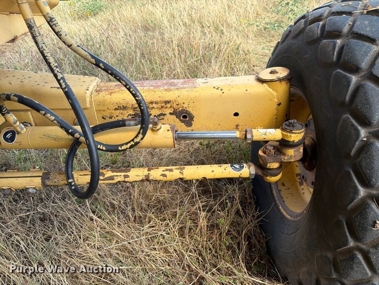 image for item EW8893 1986 New Holland TR86 combine