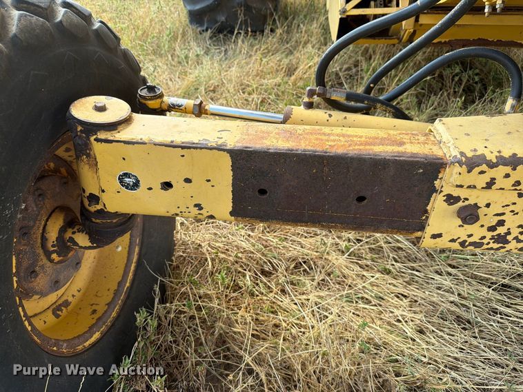 image for item EW8893 1986 New Holland TR86 combine