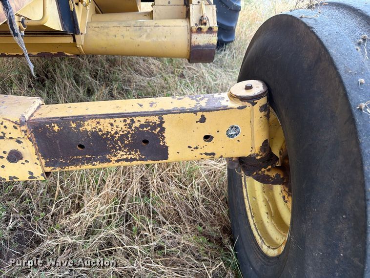 image for item EW8893 1986 New Holland TR86 combine