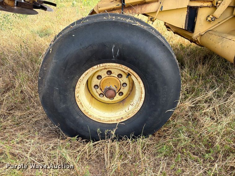 image for item EW8893 1986 New Holland TR86 combine