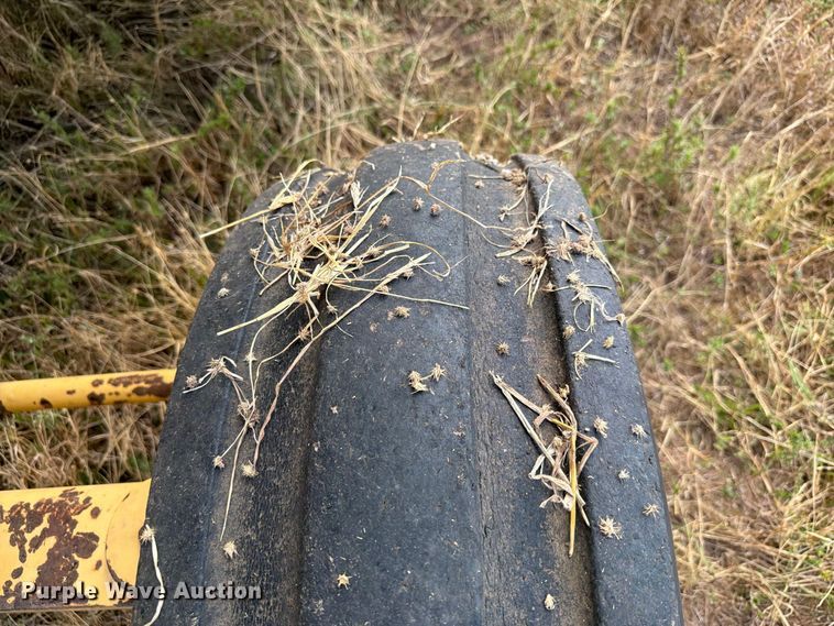 image for item EW8893 1986 New Holland TR86 combine