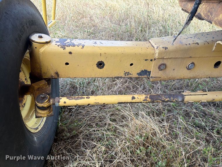 image for item EW8893 1986 New Holland TR86 combine