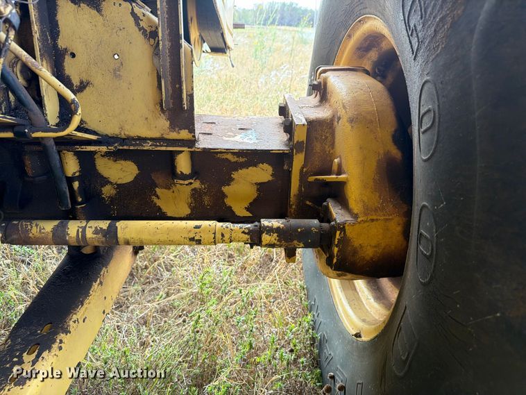 image for item EW8893 1986 New Holland TR86 combine