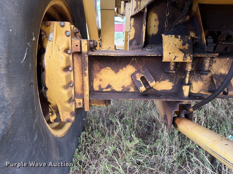 image for item EW8893 1986 New Holland TR86 combine