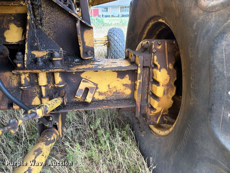 image for item EW8893 1986 New Holland TR86 combine