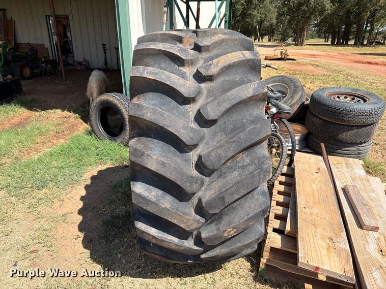 image for item EW8893 1986 New Holland TR86 combine