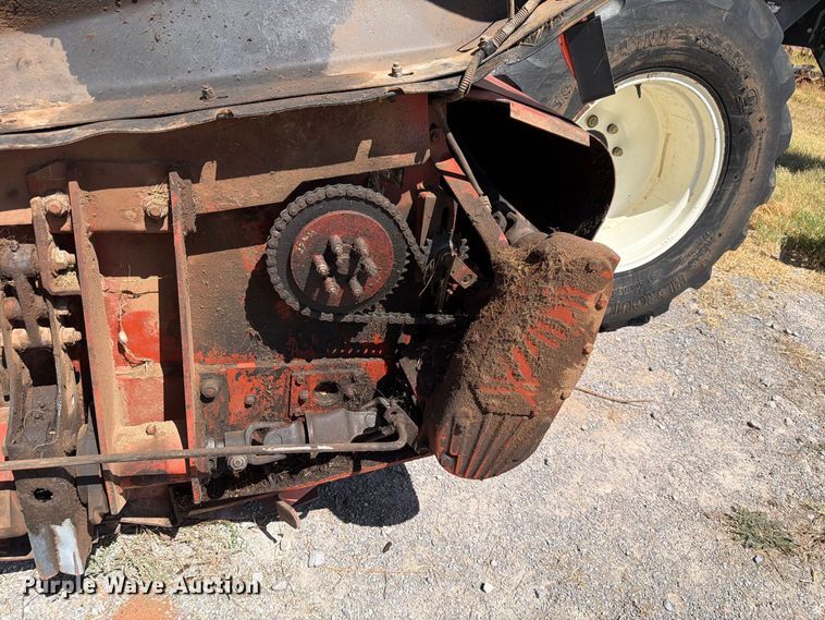 image for item EW8895 1999 Hesston 8450 swather / windrower