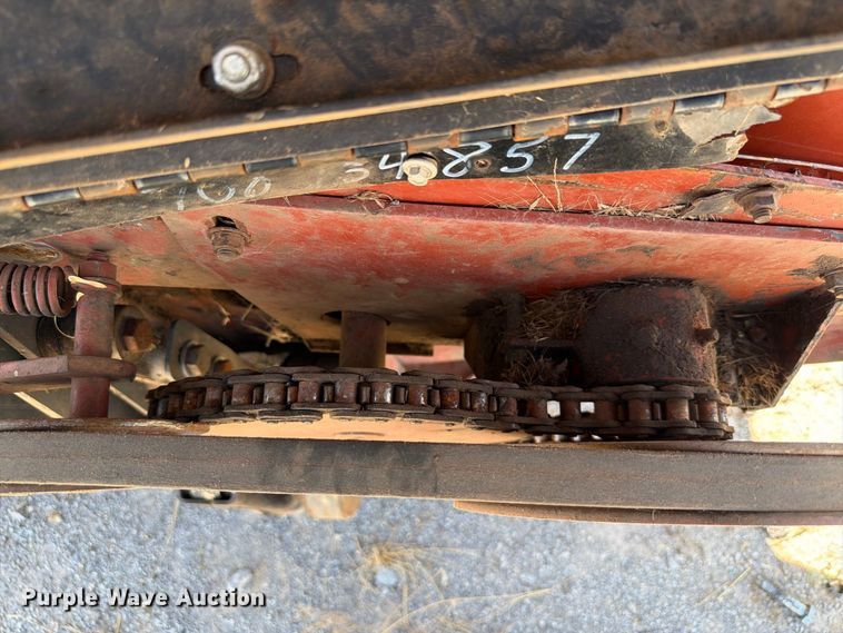 image for item EW8895 1999 Hesston 8450 swather / windrower