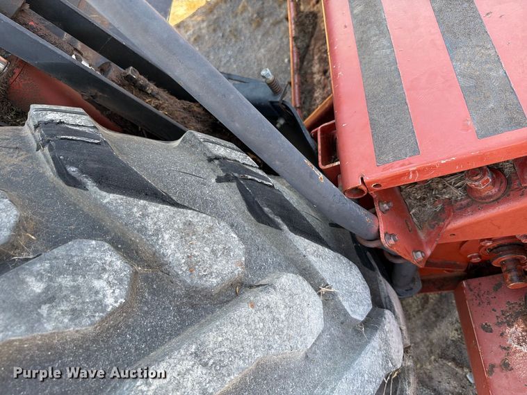 image for item EW8895 1999 Hesston 8450 swather / windrower