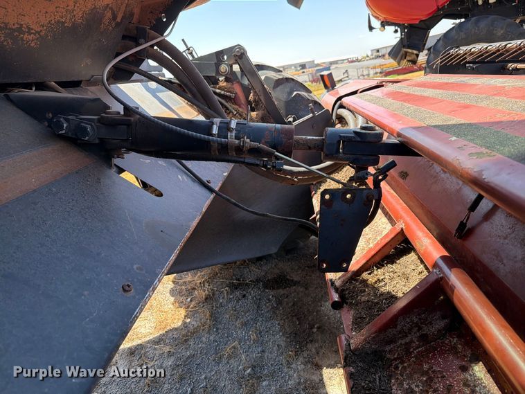 image for item EW8895 1999 Hesston 8450 swather / windrower