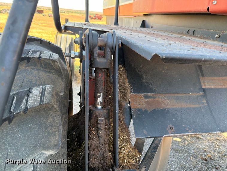 image for item EW8895 1999 Hesston 8450 swather / windrower