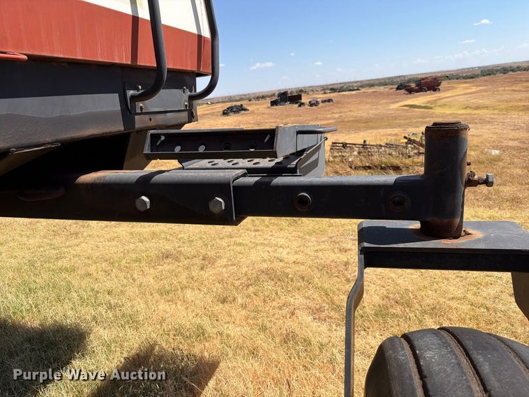 image for item EW8895 1999 Hesston 8450 swather / windrower
