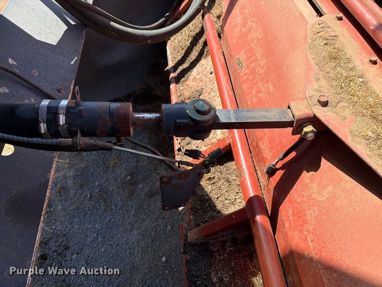 image for item EW8895 1999 Hesston 8450 swather / windrower