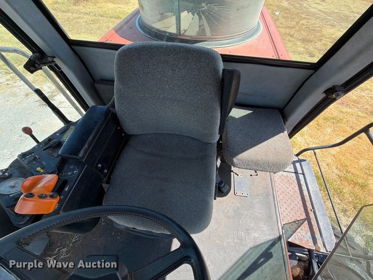 image for item EW8895 1999 Hesston 8450 swather / windrower