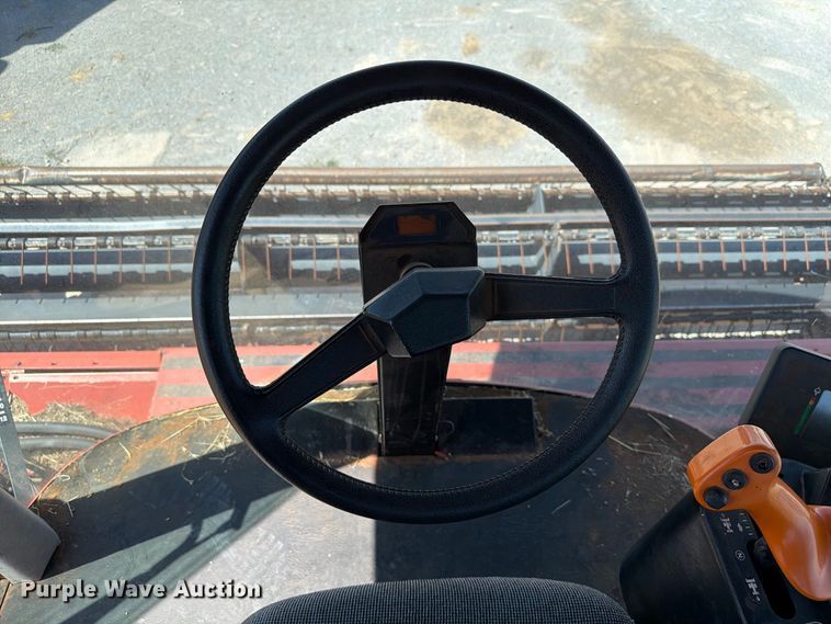 image for item EW8895 1999 Hesston 8450 swather / windrower
