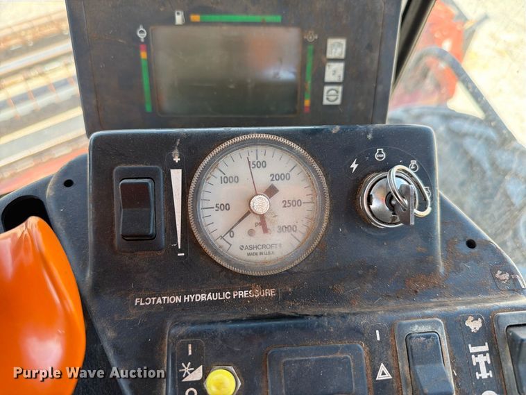 image for item EW8895 1999 Hesston 8450 swather / windrower