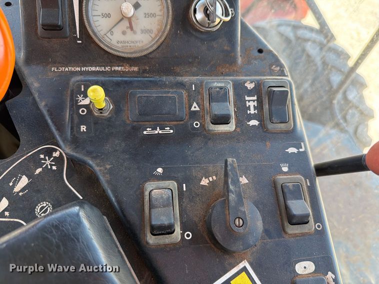 image for item EW8895 1999 Hesston 8450 swather / windrower