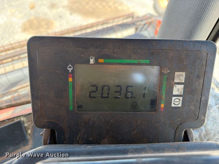 image for item EW8895 1999 Hesston 8450 swather / windrower